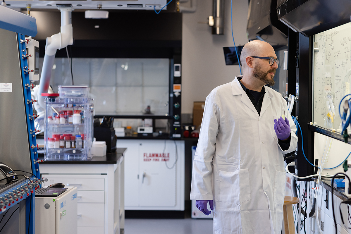 Professor Alán Aspuru-Guzik in his self-driving laboratory based at the University of Toronto. © Polina Teif