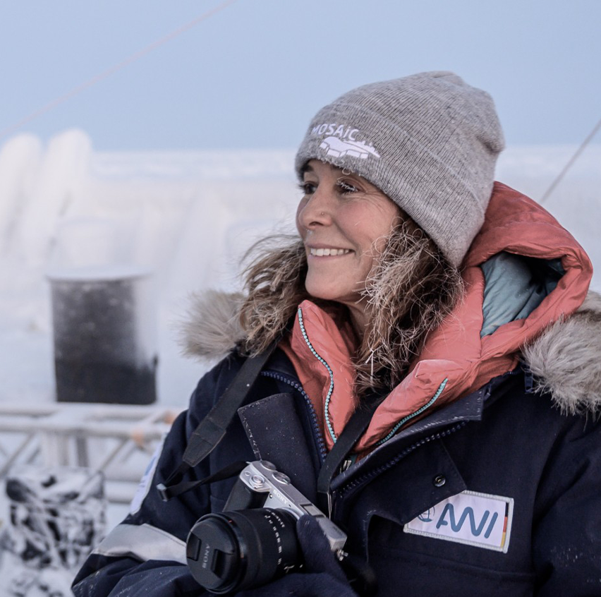 Julienne Stroeve à bord du navire russe Kapitan Dranitsyn, qui a ramené l’équipe à Tromso après avoir quitté la glace. © Julienne Stroeve