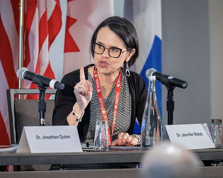 Jennifer Welsh anime une table ronde sur les nouvelles menaces dans le cadre de la conférence Canada, the United States, and Emerging Security Challenges in the Arctic, qui a été tenue conjointement avec le Wilson Center, le 12 juin 2023. © Owen Egan et Joni Dufour